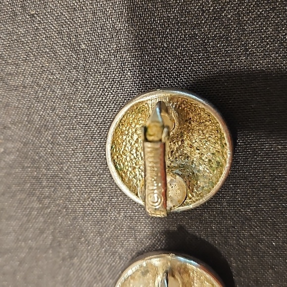 SARAH COVENTRY Vintage Silvertone Clip-on Earrings - Picture 6 of 6
